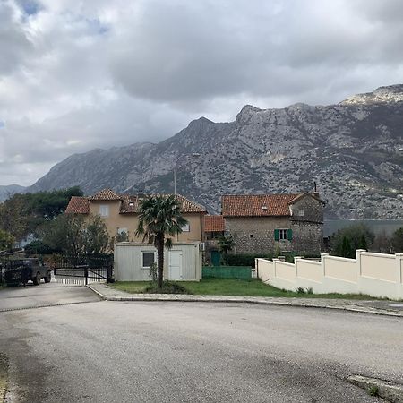 Apartman Mia Risan Buitenkant foto