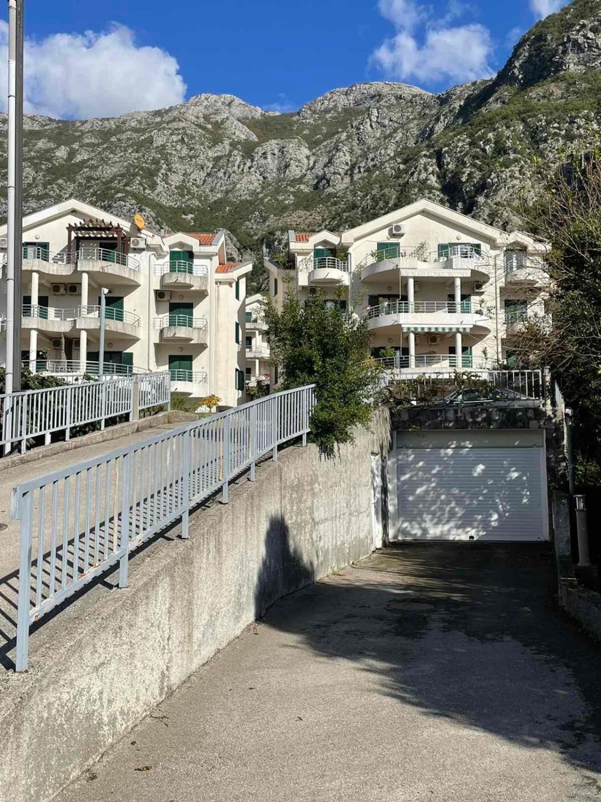 Apartman Mia Risan Buitenkant foto